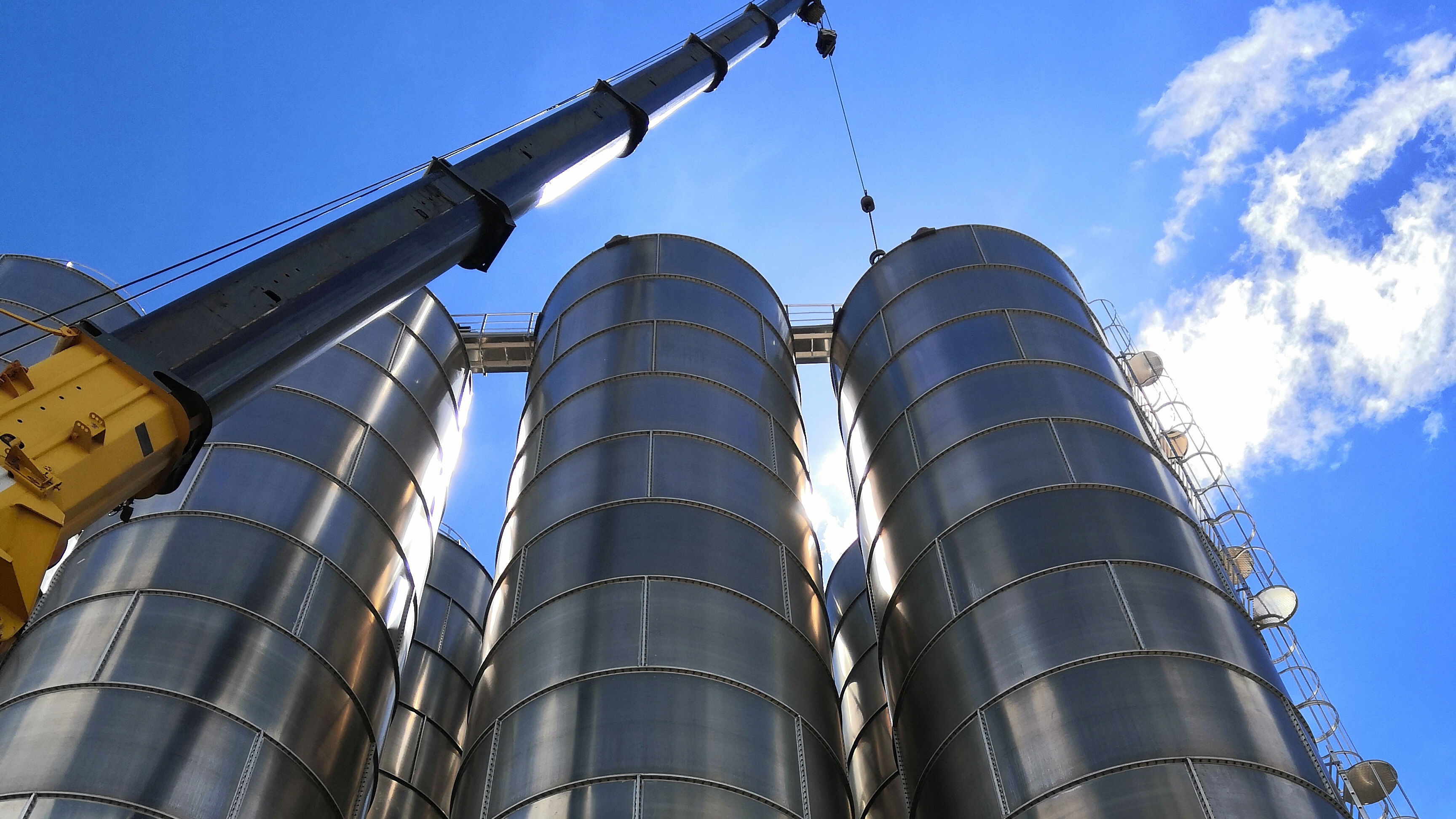 Competitive advantage through storage silos