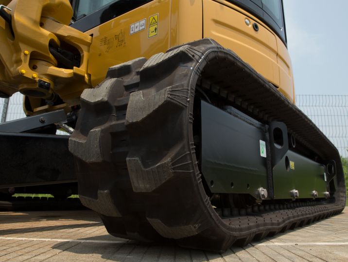 cat-undercarriage-rubber-track-mhex-article.jpg