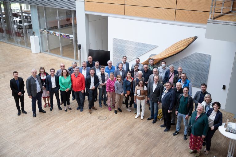Gemeinderat Friedrichshafen besucht Garchinger Zeppelin Zentrale